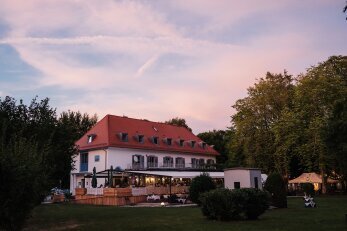 Außenansicht Waldhaus zur alten Tram